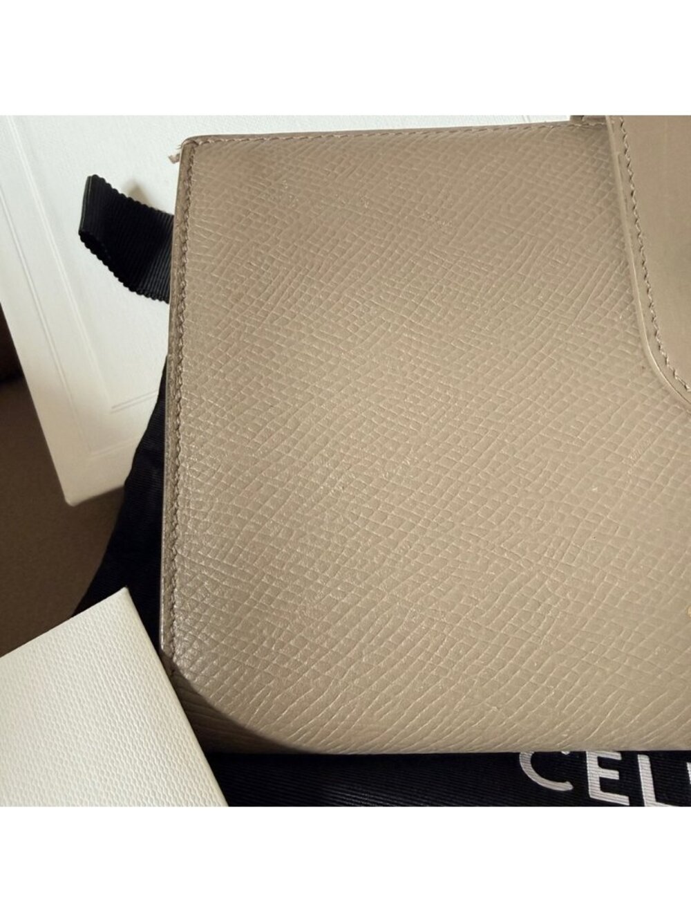 Celine Large Strap Wallet in Grained Calfskin Pebble Taupe/Gray Authentic - Picture 4 of 16